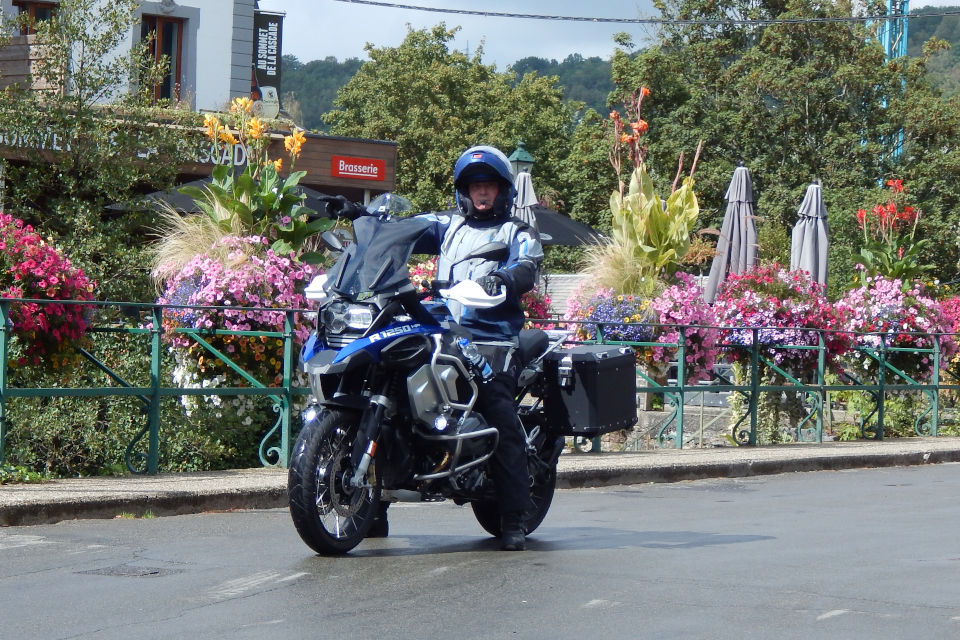 Motorrijbewijspoint Velsen examengarantie AVB en AVD